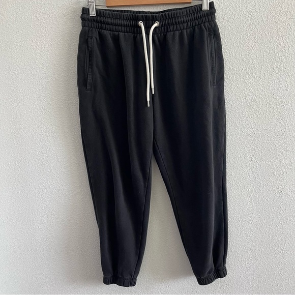 GAP vintage soft classic joggers in true black. - Picture 2 of 6